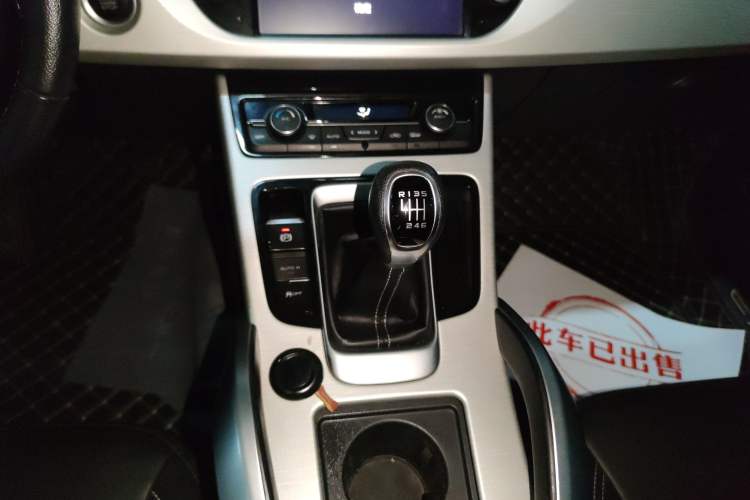 Used Geely Auto Emgrand X7 Sport 2018 2.0L Manual Two-Wheel Drive Zhiya Version Gear Lever