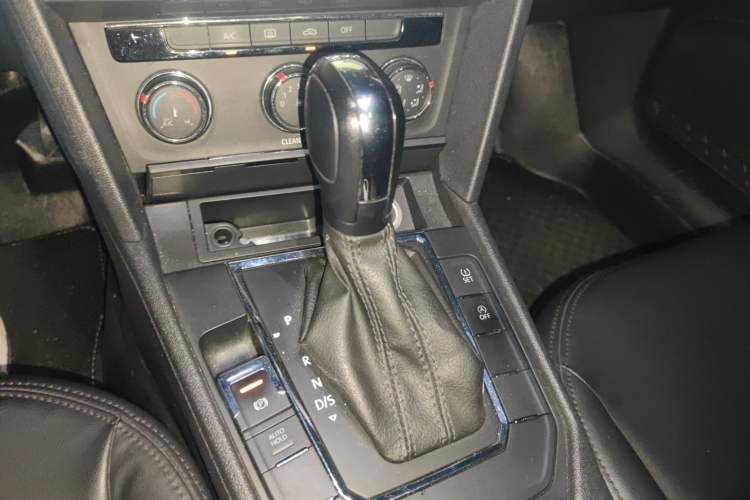 Used Volkswagen Lamando 2019 230TSI DSG Fashion Edition China VI
