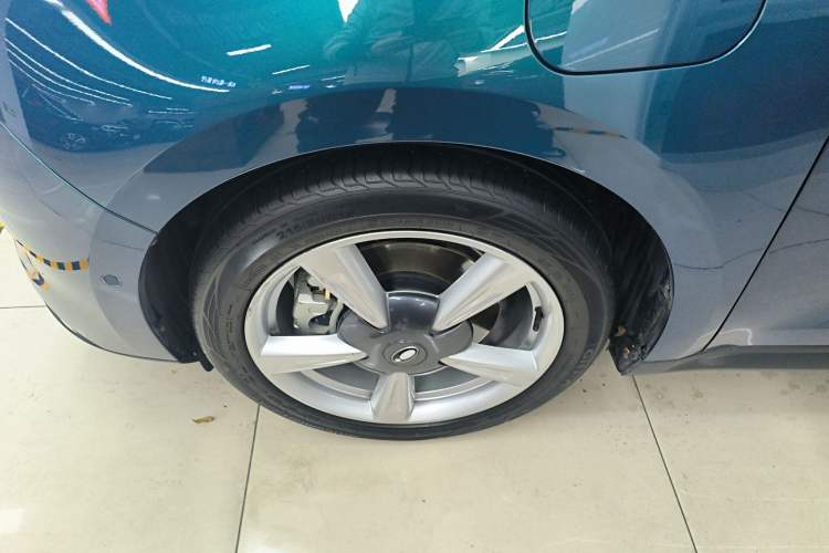 Used ORA Good Cat 2021 400km Standard Range Athena Edition Lithium-Ion Battery Left Front Wheel Hub