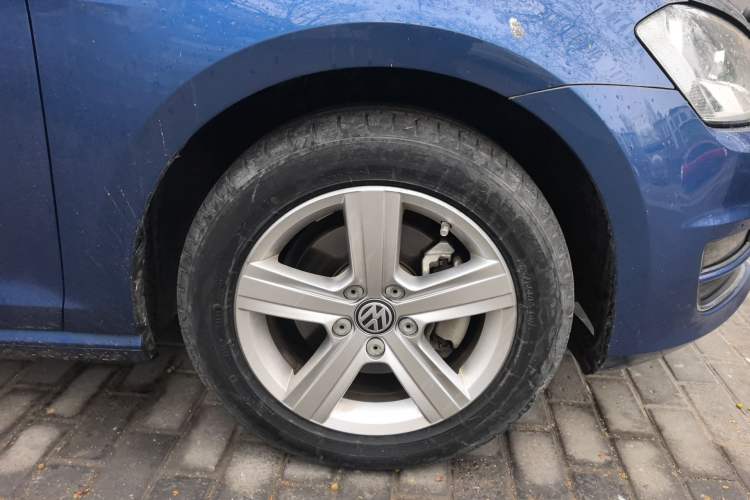 Used Volkswagen Golf 2014 1.4TSI Automatic Luxury Model Right Front Wheel Hub