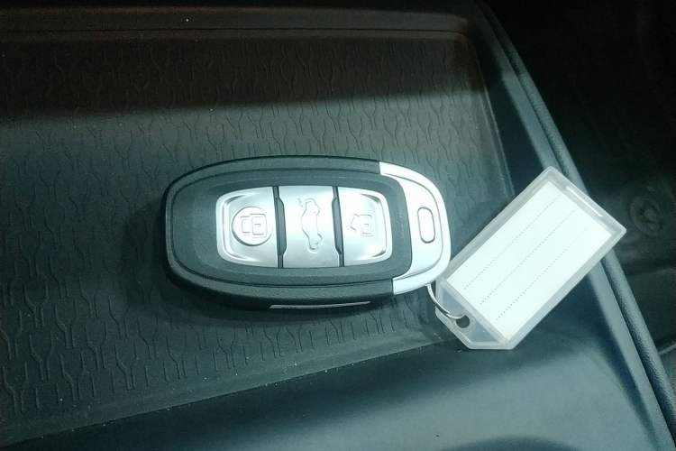 Used Hongqi E-QM5 2025 500km Range Commuter Version
