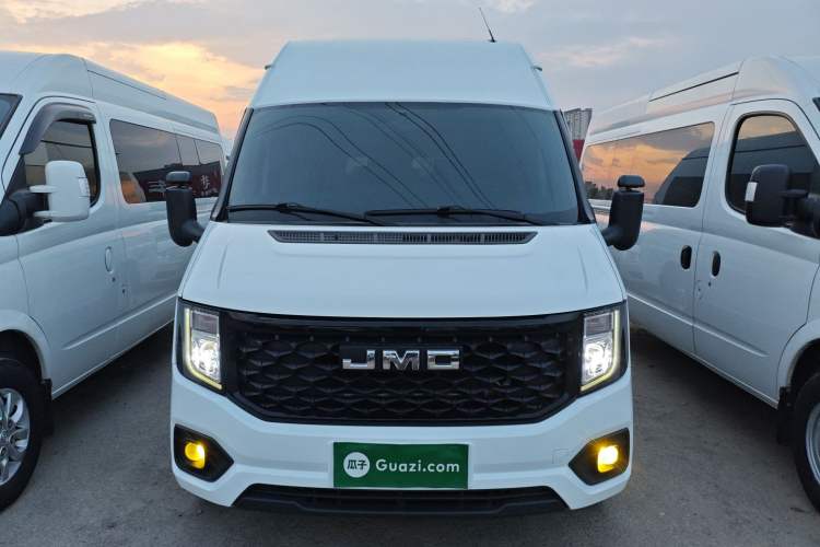 Used JMC Fushun 2023 2.0T Automatic Mid-Range High-Roof Commercial Multi-Purpose 7-Seater Passenger Vehicle Front