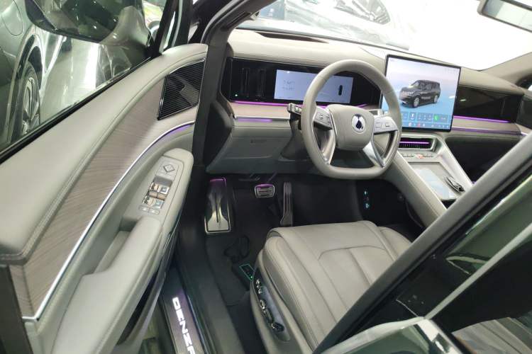 Used Denza N9 2025 Flagship Model
