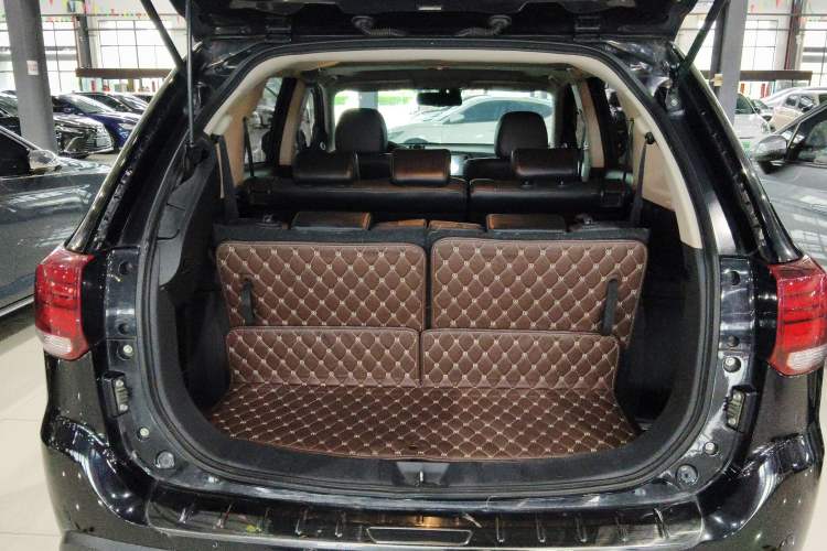 Used Mitsubishi Outlander 2016 2.4L 4x4 Luxury Edition 7-Seater
