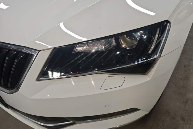 Used Skoda Superb 2016 TSI330 DSG Smart Drive Edition Left Front Headlight