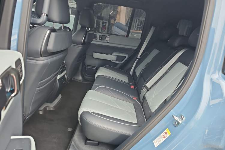 Used Formula Leopard Leopard 5 2023 Explore Edition