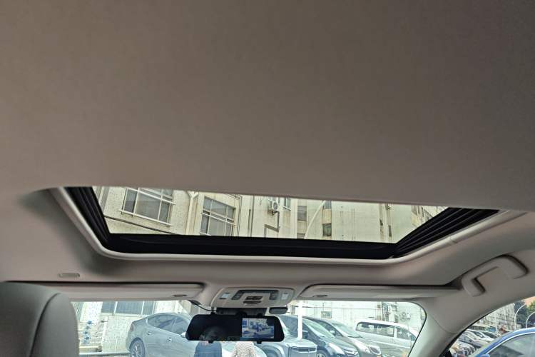 Used Toyota Granvia 2023 2.5L Hybrid Luxury Edition