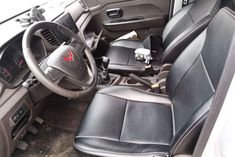 Used Wuling Hongguang V 2022 1.5L Jingqu Edition Enclosed-Window Vehicle with Hydraulic Power Steering LAR Left Front Seat