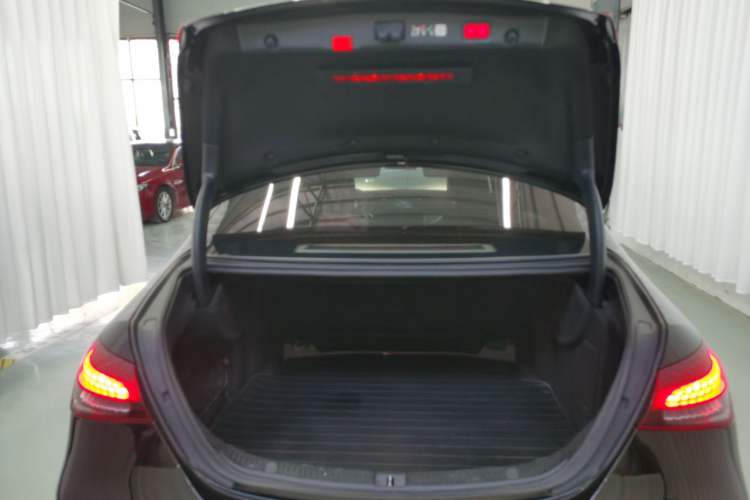 Used Mercedes-Benz E-Class 2023 Updated E 300 L Fashion Edition Trunk