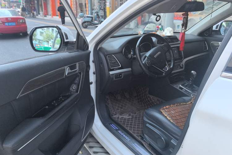 Used Haval H6 Coupe 2015 Blue-Label Facelift 2.0T Manual Two-Wheel Drive Urban Version
