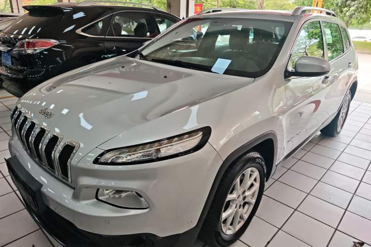 Used Jeep Cherokee 2017 2.0L Superior Edition