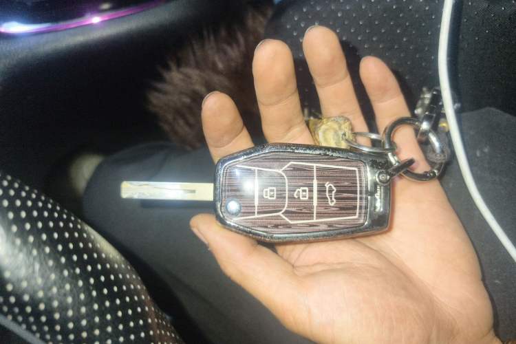 Used SAIC MAXUS G10 2023 2.0L Manual Multi-Function Version Gasoline 7 Seats Vehicle Key