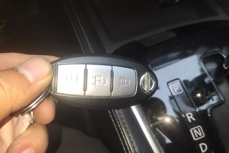 Used Nissan X-Trail 2015 2.0L CVT Comfort MAX Edition 2WD Vehicle Key