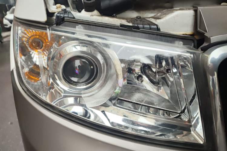 Used Jinbei New Hiace X30L 2018 1.5L Box Truck Wealth Edition DLCG14 Right Front Headlight