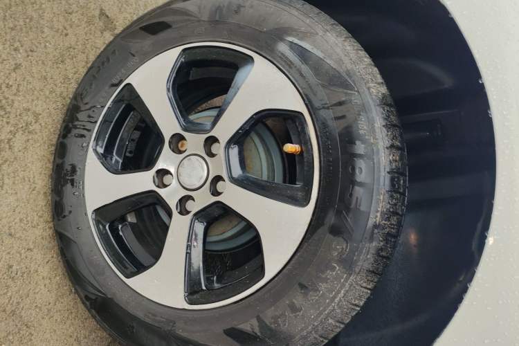 Used Volkswagen Polo 2016 1.4L Manual Fashion Model Right Rear Wheel Hub