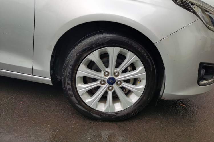 Used Ford Escort 2015 1.5L Automatic Fashion Model
