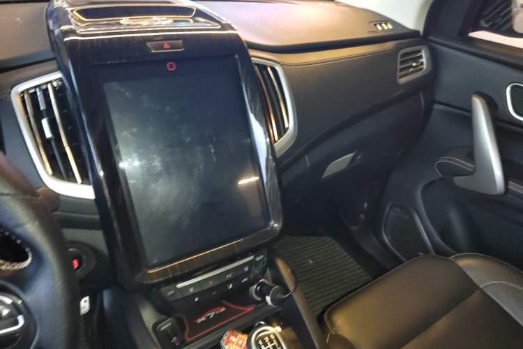 Used SWM X7 2016 1.8L Manual Luxury Edition 7 Seats
