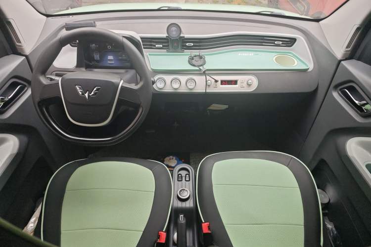 Used Wuling Hongguang MINIEV 2021 Macaron Premium Model – Lithium Iron Phosphate Center Console