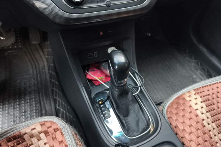 Used Roewe 360 2015 1.5L Automatic Luxury Edition Gear Lever