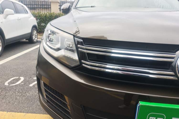 Used Volkswagen Tiguan 2015 1.8TSI Manual Two-Wheel Drive Fashion Edition Right Front Headlight