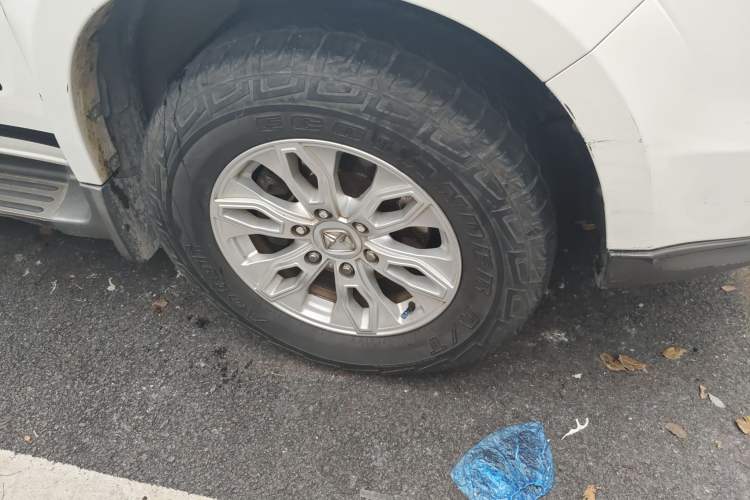 Used JMC Yusheng S350 2013 2.4T Manual 4x4 Diesel Luxury 7-Seater