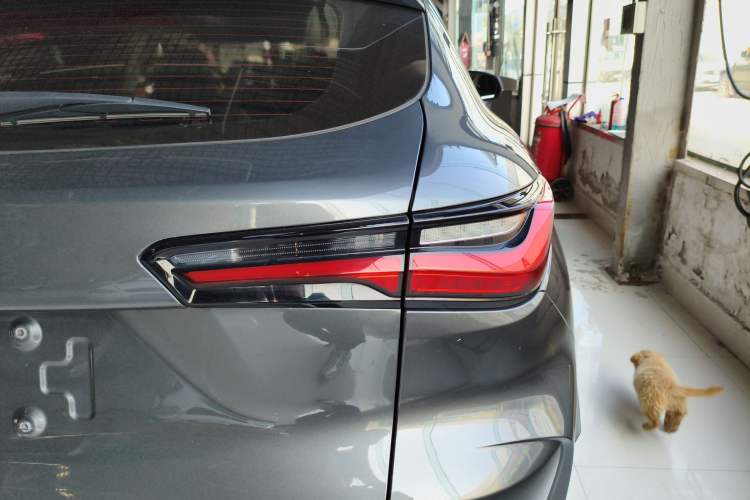 Used CHANGAN OSHAN X5 2021 1.5T DCT Flagship Edition Right Rear Taillight