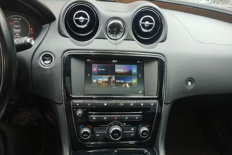 Used Jaguar XJ 2016 XJL 3.0 SC Two-Wheel-Drive Elegant Business Edition Audio And AC Panel