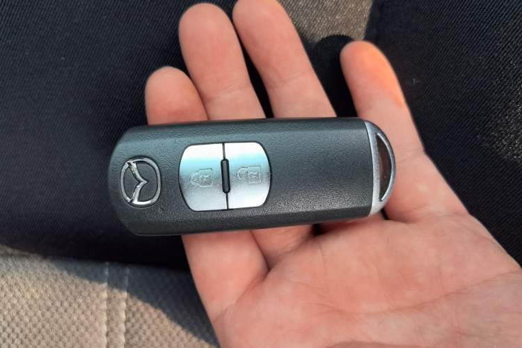 Used Mazda CX-4 2018 2.0L Automatic Two-Wheel Drive Blue Sky Dynamic Version China V Standard Vehicle Key