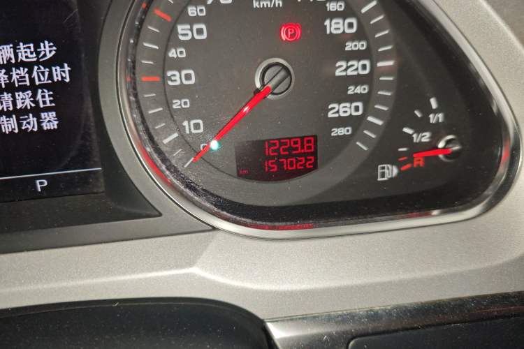 Used Audi A6L 2011 2.0 TFSI Automatic Standard Edition Odometer Close Up