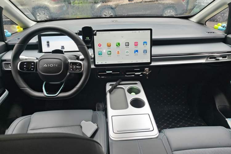 Used AION Y 2022 Plus 70 Tech Edition Center Console