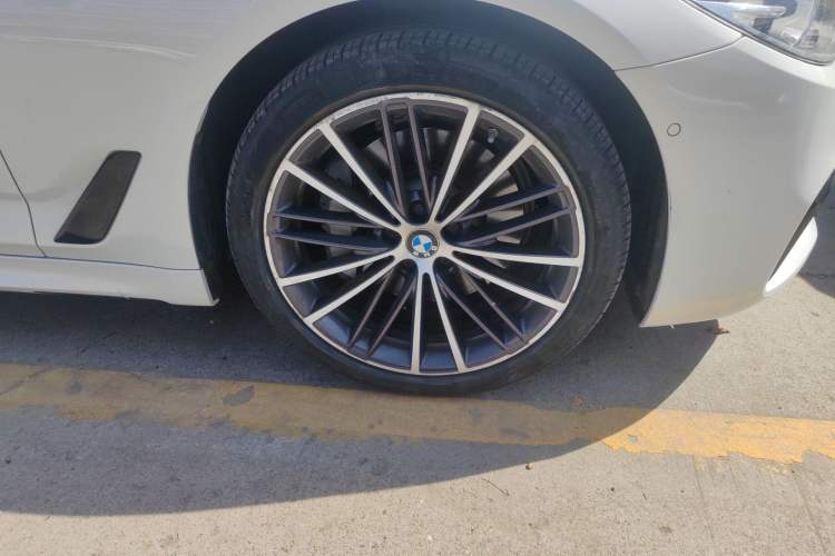 Used BMW 5 Series 2019 Facelifted 530Li Leading Edition M Sport Package Exterior 4