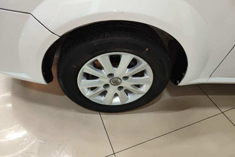 Used Buick Excelle 2013 1.5L Automatic Classic Model Left Front Wheel Hub