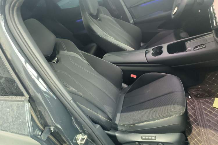 Used Volkswagen ID.UNYX 2024 Pro Long-Range Version Right Front Seat