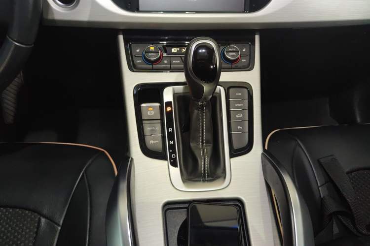 Used Geely Auto Emgrand X7 Sport 2018 1.8TD Automatic Two-Wheel Drive Smart Connect 4G Internet Edition