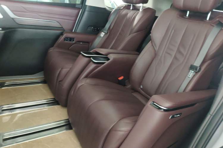 Used Buick Century 2023 2.0T Six-Seater Yinshi Edition
