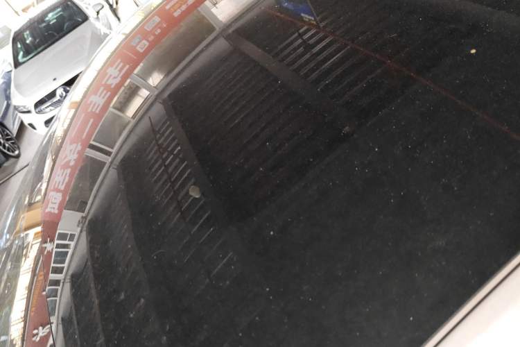 Used Venucia V 2022 260T Custom Edition · Idol Roof