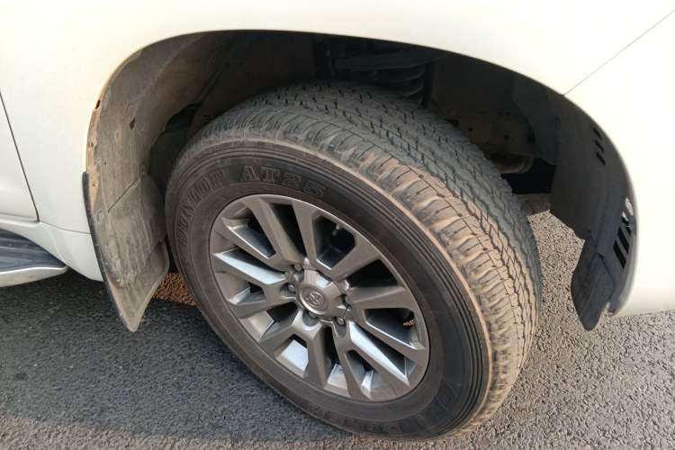 Used Toyota Prado 2018 3.5L Automatic TX-L with Rear-Mounted Spare Tire Right Front Wheel Hub