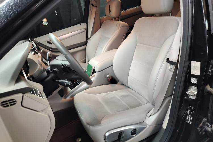 Used Mercedes-Benz R-Class 2015 R 320 4MATIC Luxury Model Left Front Seat