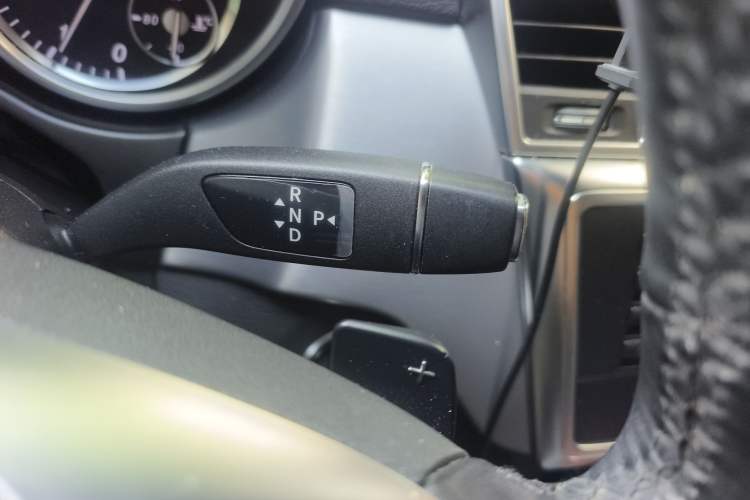 Used Mercedes-Benz M-Class 2015 ML 320 4MATIC Gear Lever