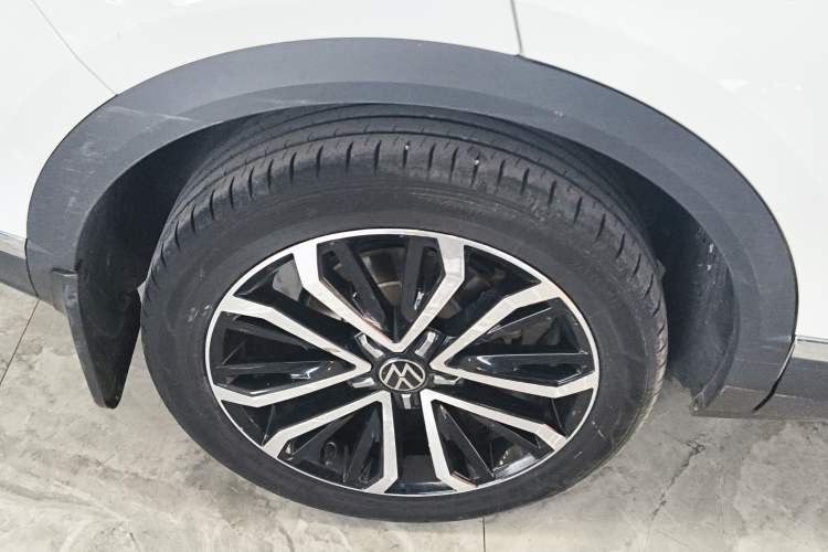 Used Volkswagen T-ROC 2022 280TSI DSG Two-Wheel Drive Comfort PLUS Right Rear Wheel Hub