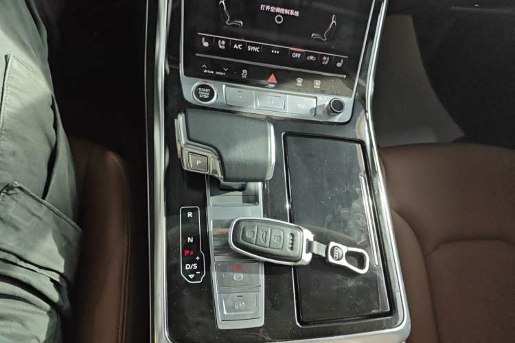 Used Audi Q7 2023 45 TFSI quattro S line Sport model Gear Lever