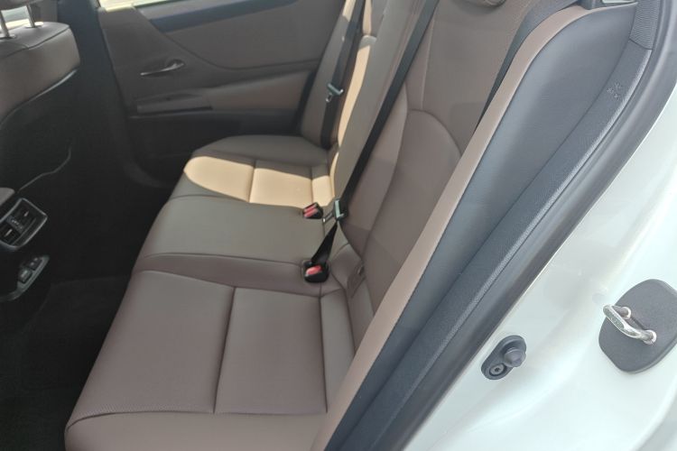 Used Lexus ES 2025 200 Premium Edition Left Rear Seat
