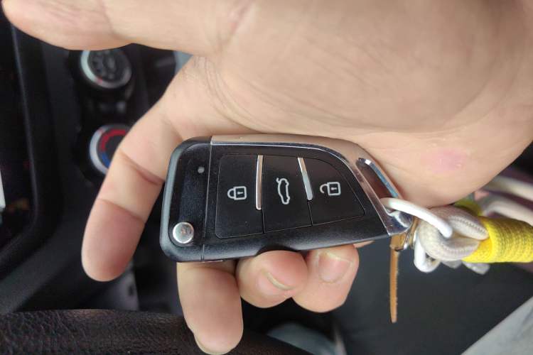 Used Kia K2 2015 Sedan 1.4L MT GLS