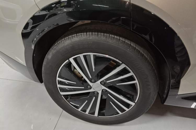 Used Lynk & Co 08 EM-P 2023 120km Long-Range Halo
