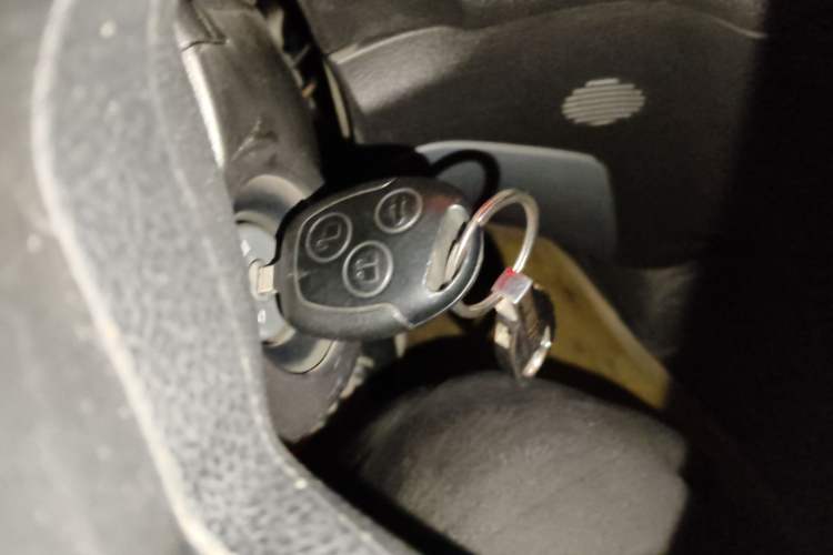 Used Ford Transit 2020 2.0T Diesel Multi-Function Commercial Vehicle Mid-Chassis Low-Roof Design with Dual Rear Doors Emission Standard China V
