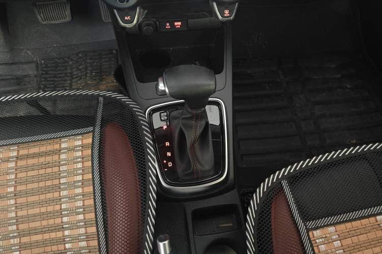 Used Kia KX Cross 2018 1.6L Automatic Dynamic Sunroof Version Gear Lever