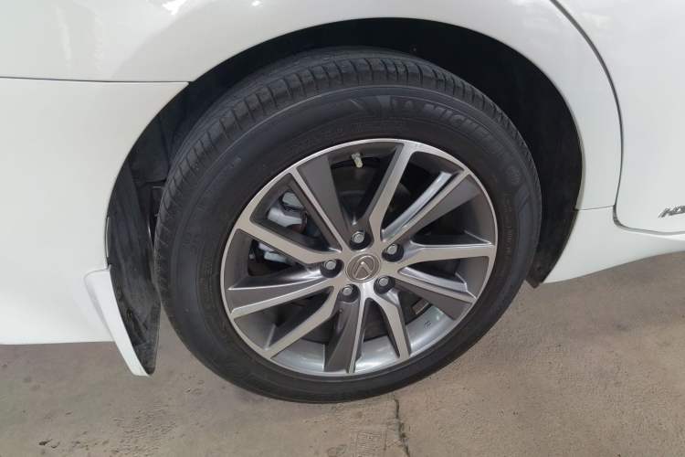 Used Lexus ES 2015 300h Comfort Edition
