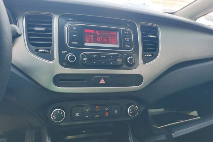 Used Kia Carens 2013 2.0L 7-Seater Automatic Standard Version China IV Standard
