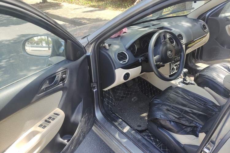 Used Volkswagen Lavida 2011 1.6L Automatic PinYou Edition Driver Seat