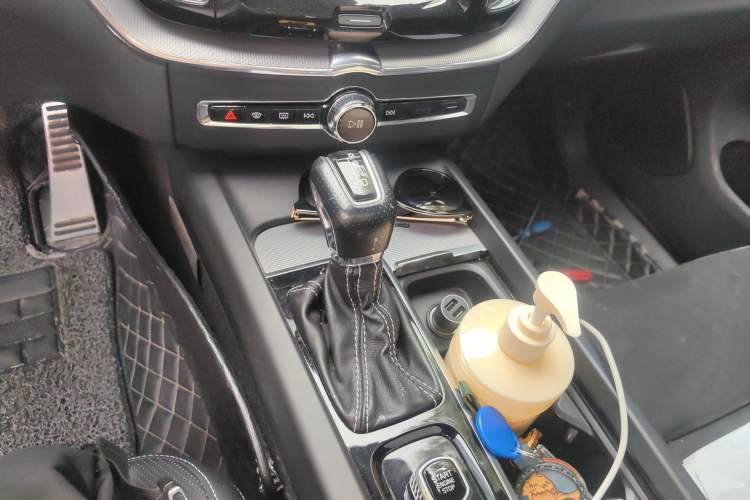 Used Volvo XC60 2018 T5 4x4 Smart & Sporty Edition Gear Lever